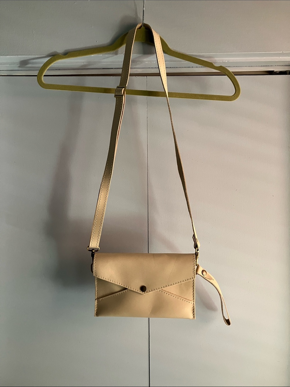Portland Leather Goods Crunchwrap Envelope Crossbody Bag in Bone